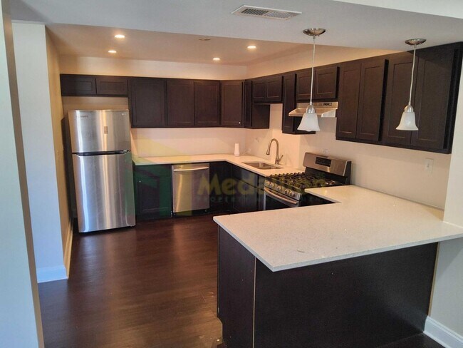 Building Photo - Modern & Spacious 4BR/3BA Home – Move-In R...
