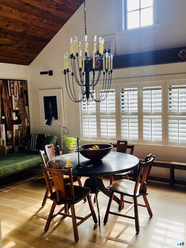 Building Photo - 4 Main St