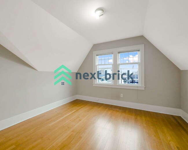 Foto del edificio - 4 Bed and 3 Bath Queen Anne Craftsman Hous...