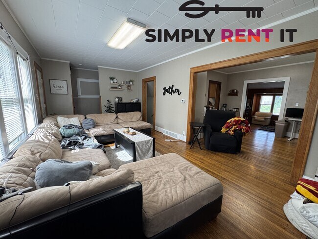 Foto del edificio - Large 3 Bedroom | On Campus | Free parking | Signing Bonus!
