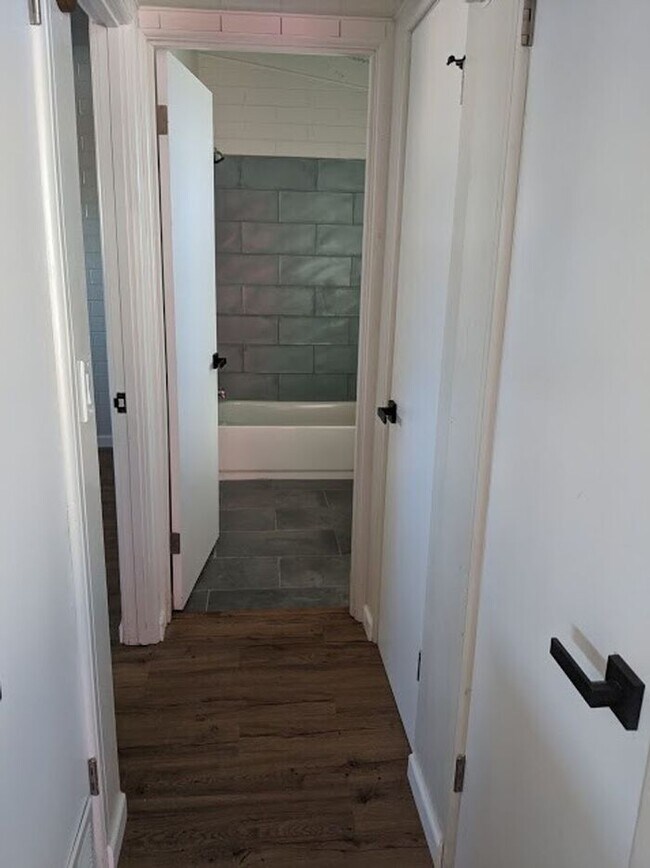 Building Photo - Super Cute Southwestern 2 Bedroom - ! Bath...