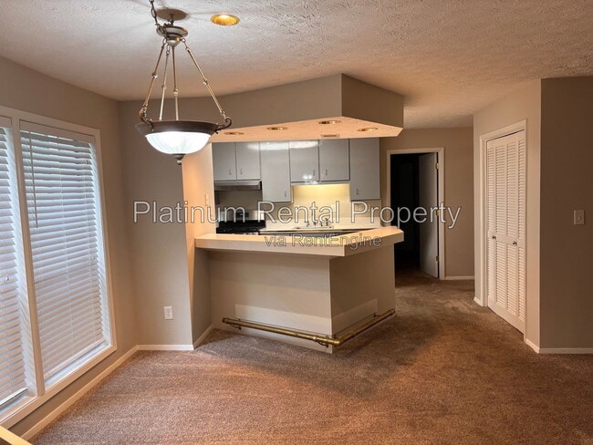 Building Photo - 402 Wynnes Ridge Cir SE
