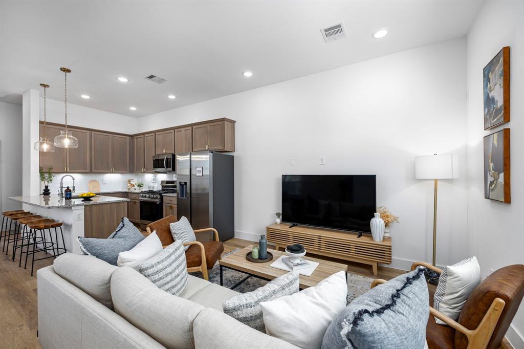 Foto principal - 1570 W Tidwell Rd