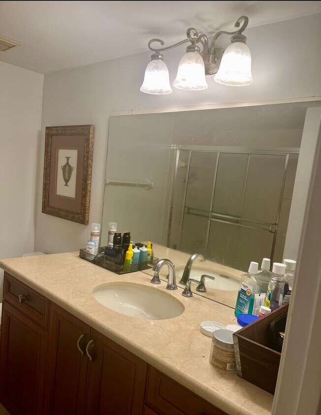 Foto principal - 707 Gardens Dr