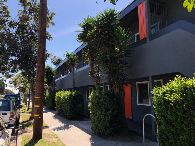 Foto del edificio - 5364 San Vicente Blvd