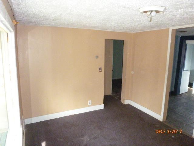 Building Photo - 1120 Southeast Garden Dr
