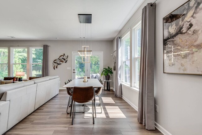 Building Photo - Bright, Modern, Spacious 4bd/3ba Home in Prime Scottdale Location