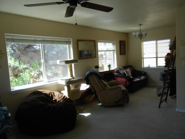 Building Photo - 1727 NE Lotus Dr