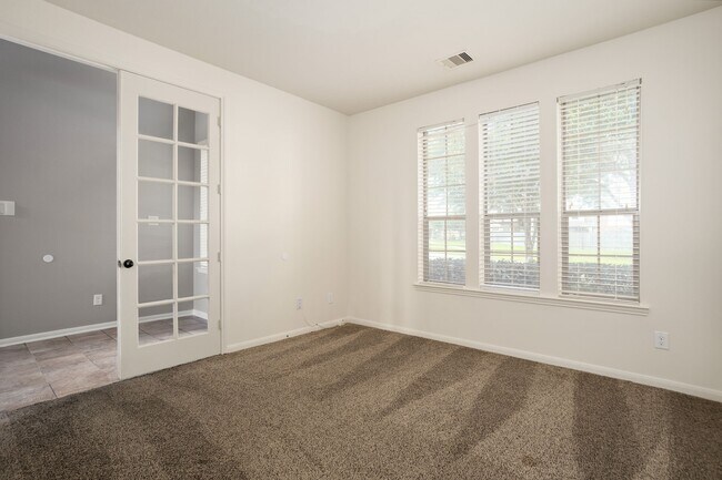 Foto del edificio - 506 Whitney Oaks Ln