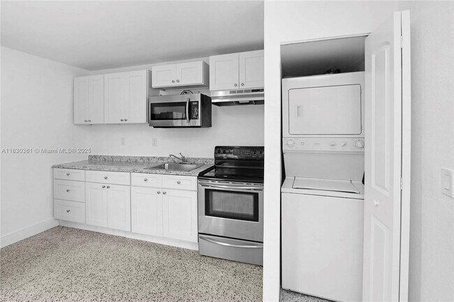 Building Photo - 3531 SW 91 Ave
