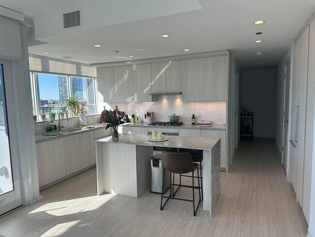 Foto del edificio - 355 N Halsted St