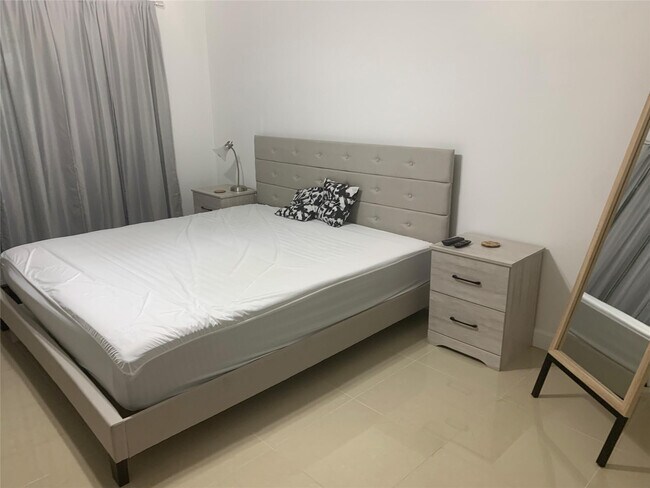 Foto del edificio - 2940 N Course Dr