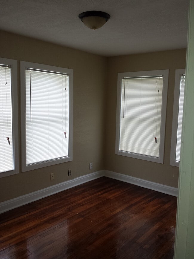 Building Photo - 3143 Magnolia, Unit b,