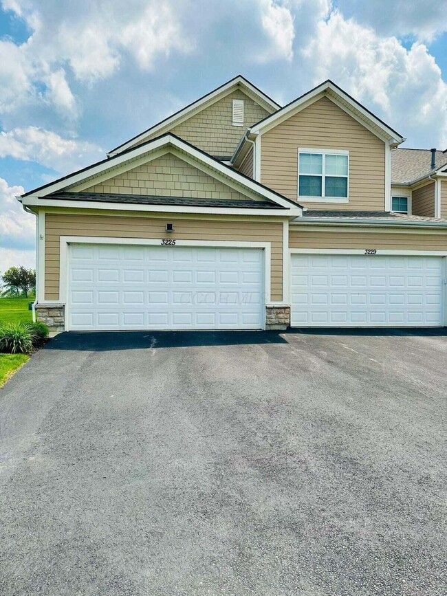 Foto del edificio - 3225 Rossmore Cir