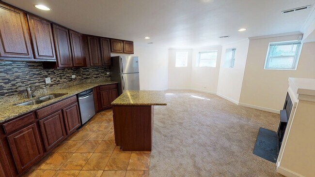 Foto del edificio - 5445 S Indiana Ave