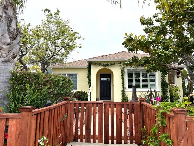 Building Photo - Beautifully Remodeled 1939 Downtown Cottage