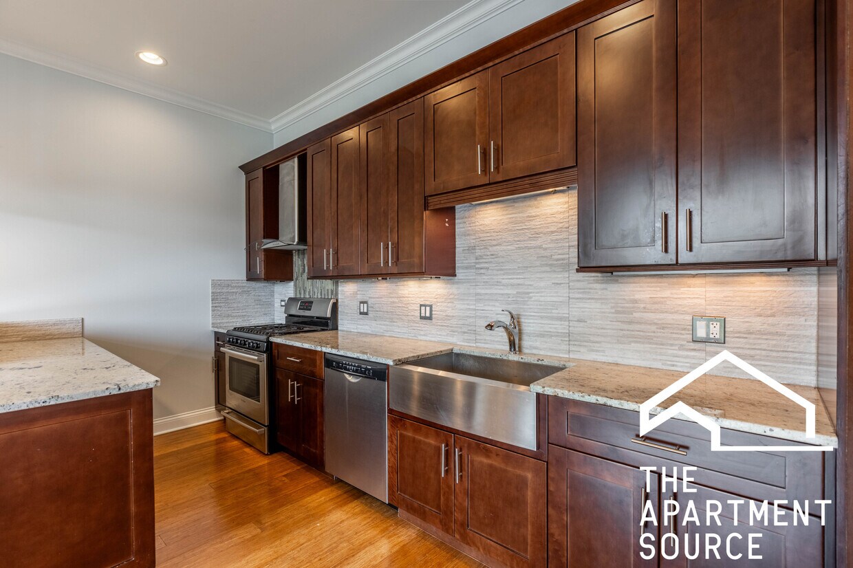 Foto principal - 1533 W Warren Blvd