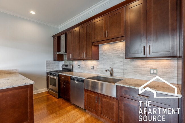 Building Photo - 1533 W Warren Blvd