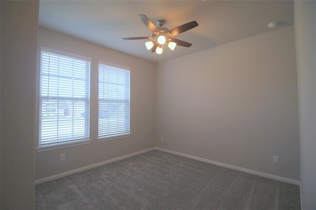 Foto del edificio - 9822 Willow Crown Ln