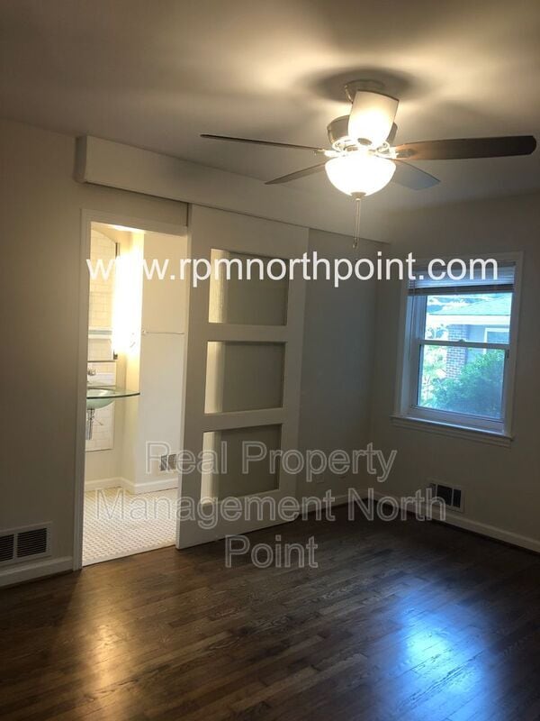Building Photo - 1323 Christmas Ln NE