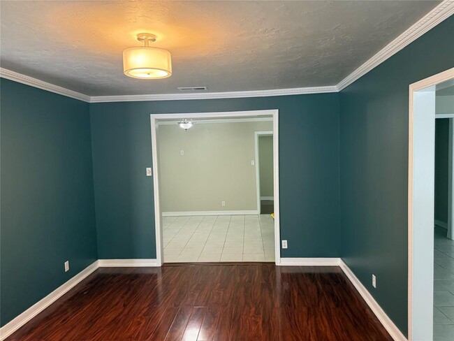 Foto del edificio - 9711 Long Branch Ln