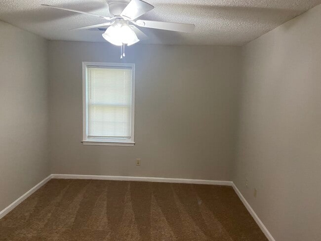 Building Photo - 900 Beresford Ct