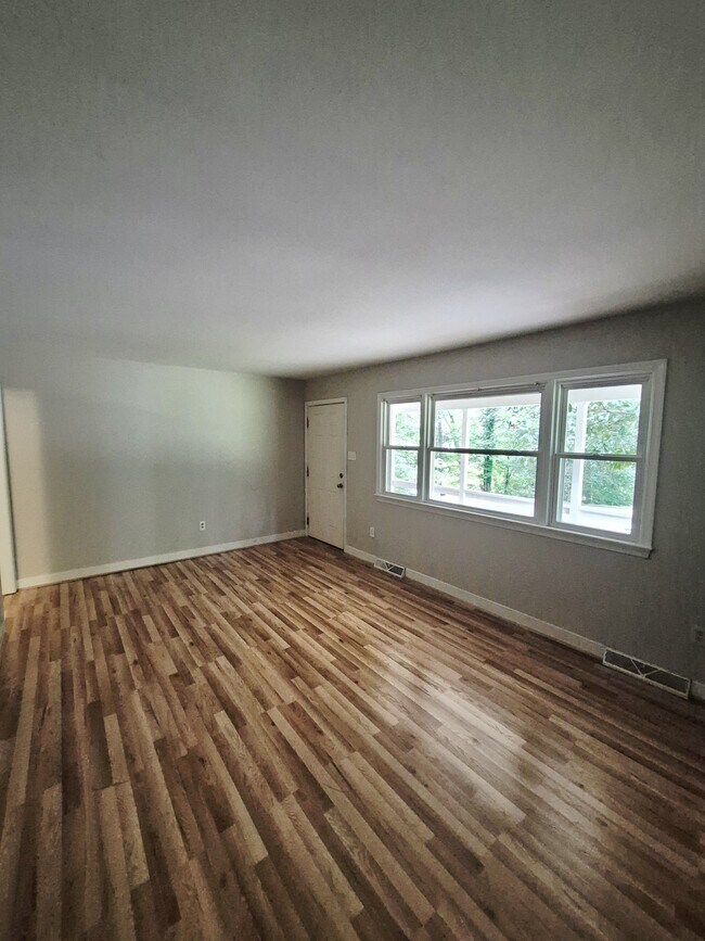 Foto del edificio - 3041 Clintwood Rd