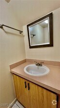 Building Photo - 13160 Kings Point Dr