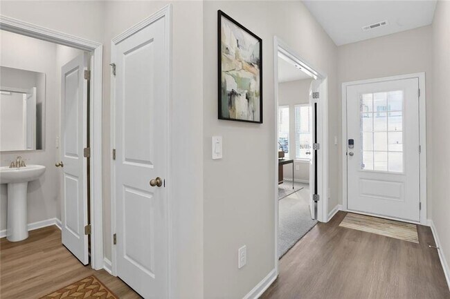 Foto del edificio - 6929 Winchester Pl
