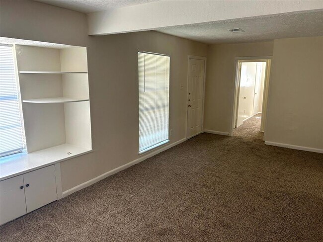 Building Photo - 5111 Boynton Dr
