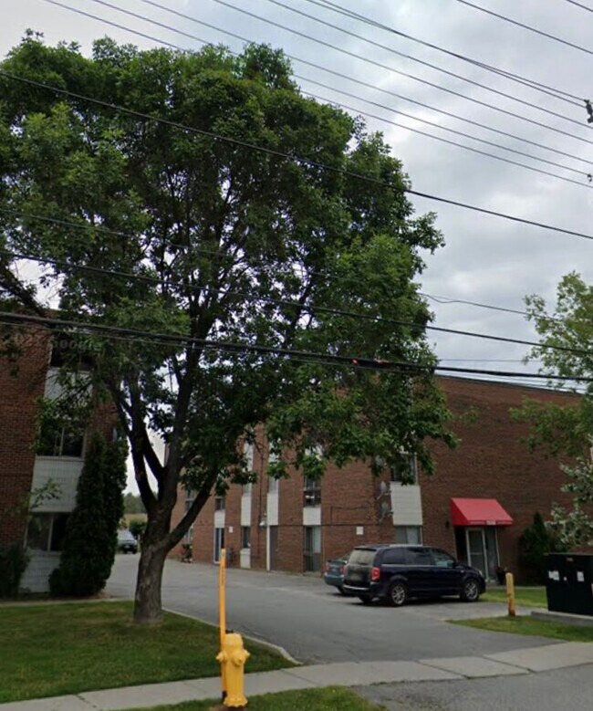 Photo du bâtiment - 1548 Kelly Lake Rd