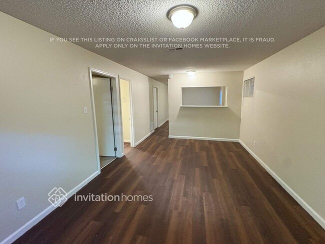 Building Photo - 1530 S Salida Way
