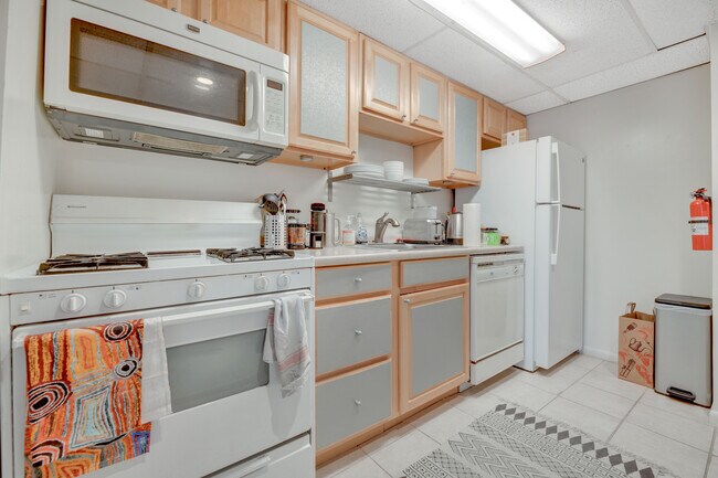 Building Photo - 1536 Swann St NW