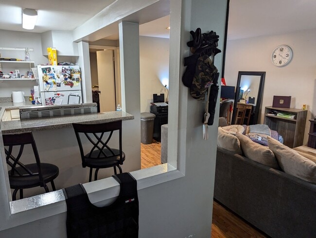 Building Photo - Spacious 1 Bed, 1 Bath in Lakeview