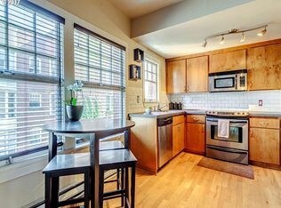 Building Photo - 1829 NW Lovejoy St