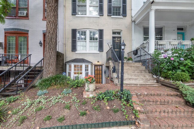 Building Photo - Sought-after 1Bd/1Bth lower level in GT!