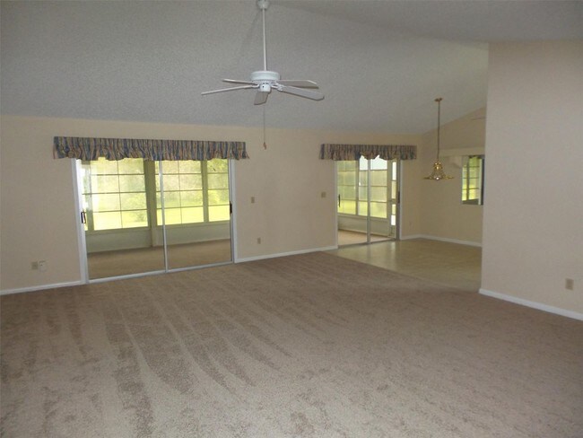 Building Photo - 6701 SE Lillian Ct