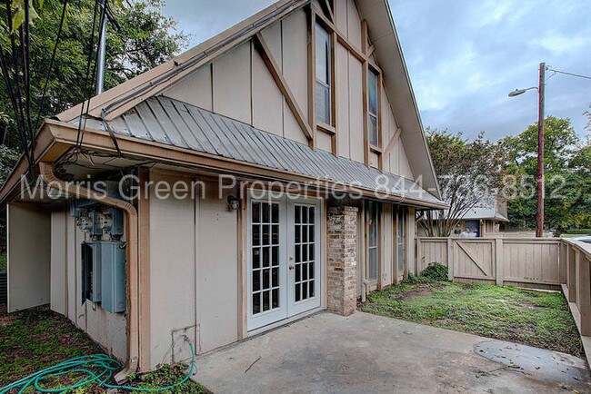 Building Photo - 8610 Bowling Green Dr