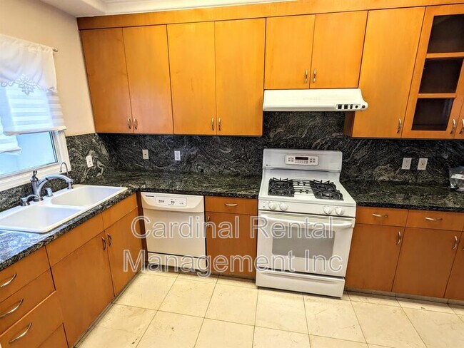 Foto del edificio - 493 S Euclid Ave