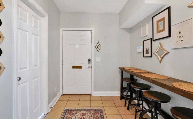 Foto del edificio - UNFURNISHED - 2 Bed 2 Bath + HUGE BONUS in a wooded oasis - NO HOA - off Middle Sound Loop