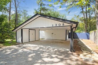 Building Photo - 1308 E Red Cedar Cir