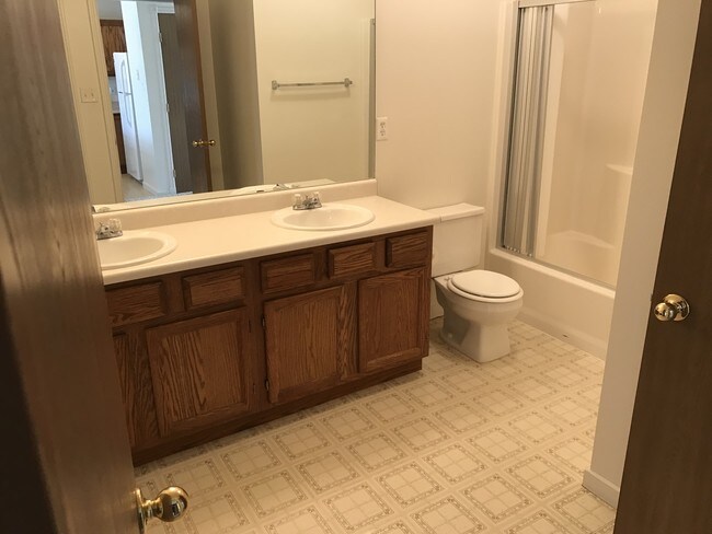 bath - 4512 E 12th St