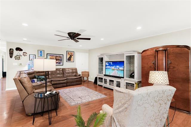 Foto del edificio - 319 E Spring Valley Rd