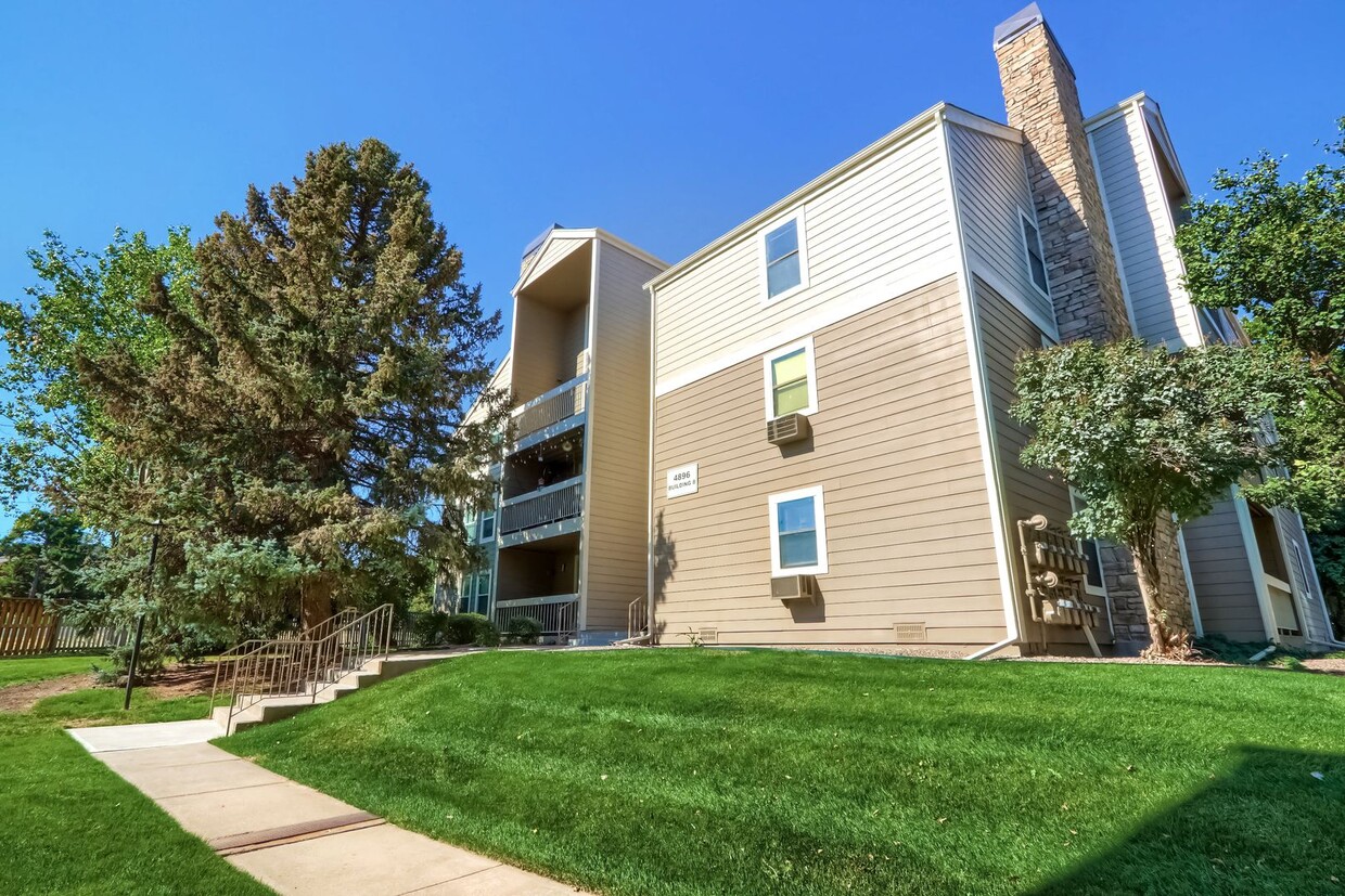 2 Bedroom condo with a loft in Littleton - 2 Bedroom condo  with a loft in Littleton