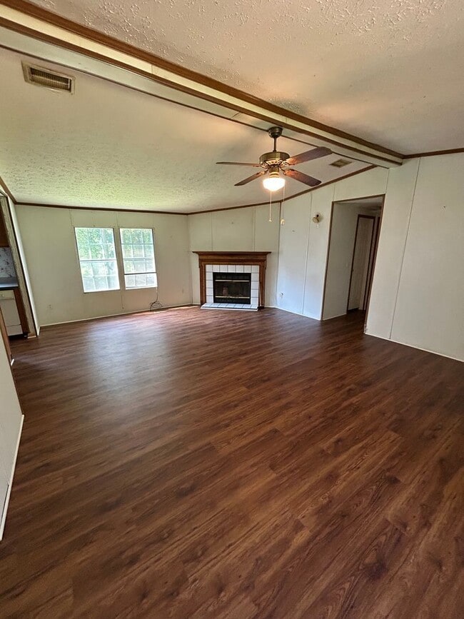 Building Photo - Bremen Home Available Now!