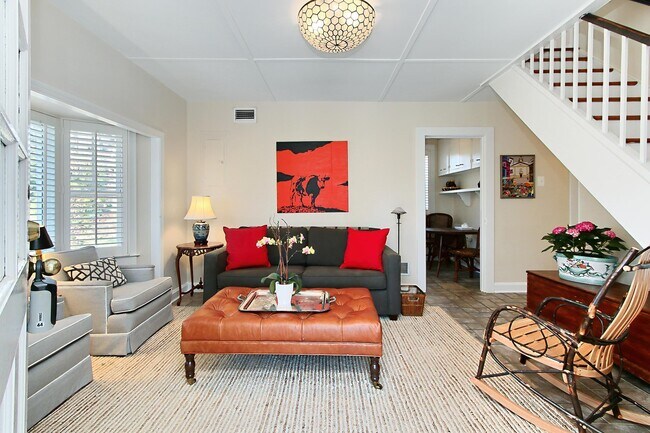 Building Photo - 8022 E Boulevard Dr