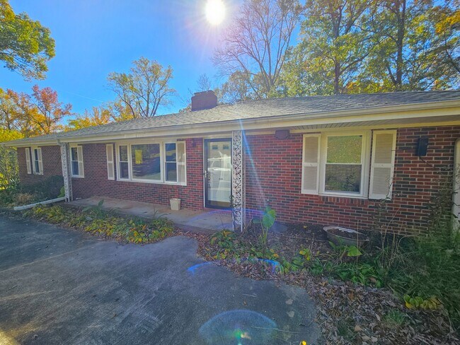 Foto del edificio - 609 Memorial Dr Ext