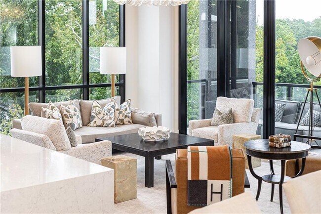 Building Photo - 2425 Peachtree Rd NE