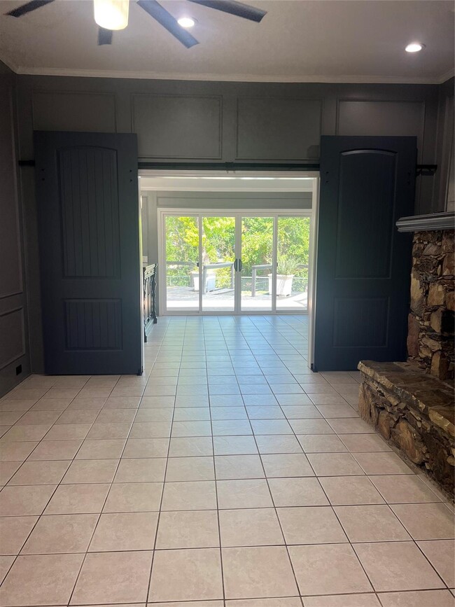 Foto del edificio - 6201 Baymar Ln