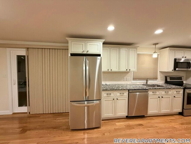 Building Photo - 48 Hauman St